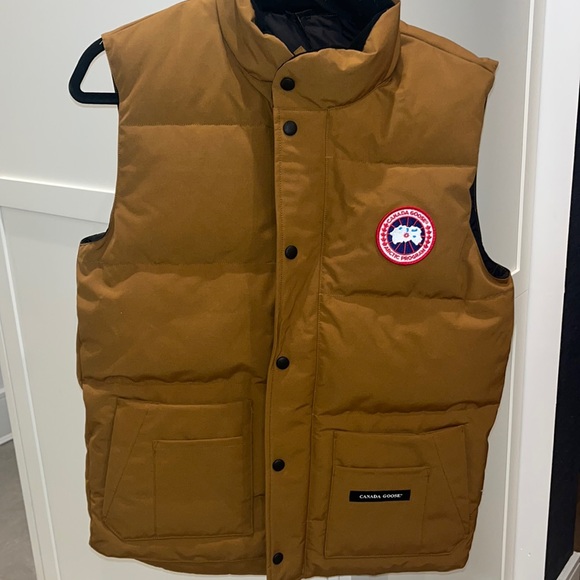 Brand New with tags mens Canada goose Freestyle crew vest Klondike gold small